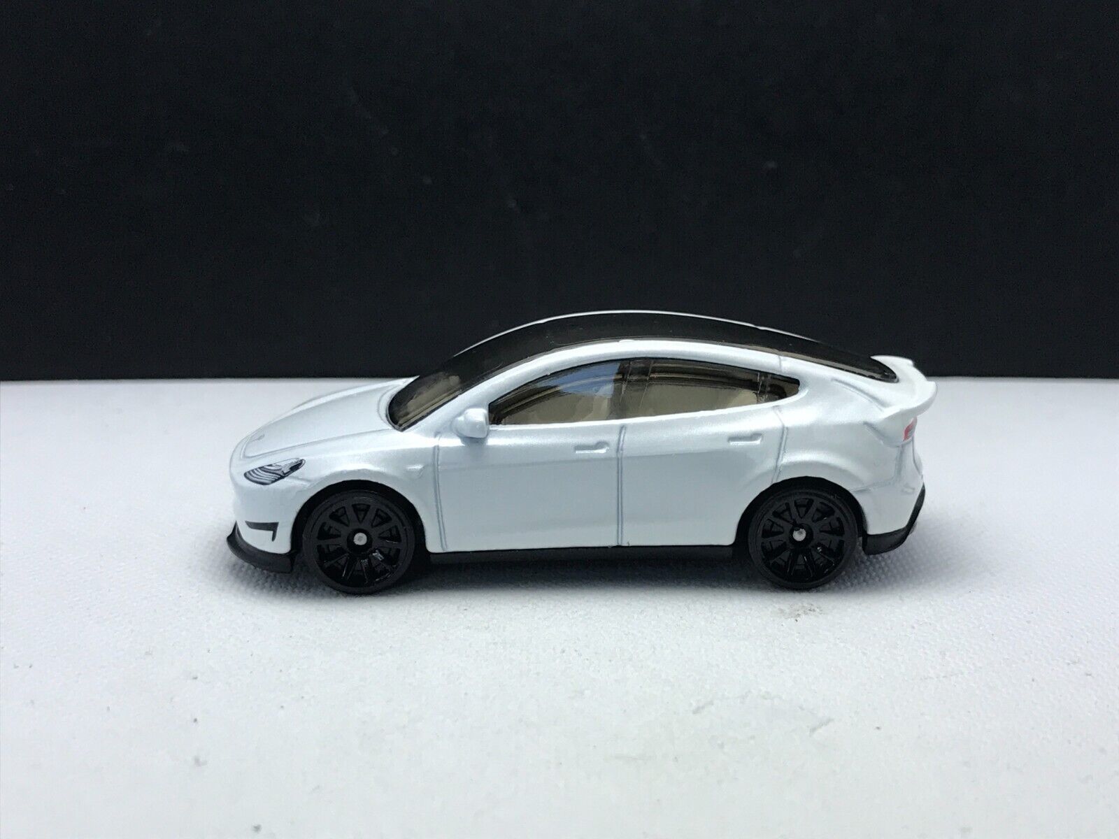 Hot Wheels Model Y 白色/夜銀/藍色 模型小車車